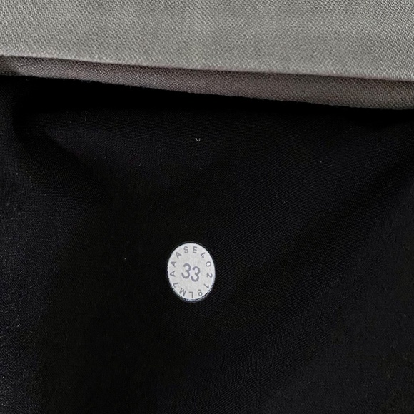 Lululemon Commission Classic Fit 9" Shorts - 33 - Picture 9 of 9